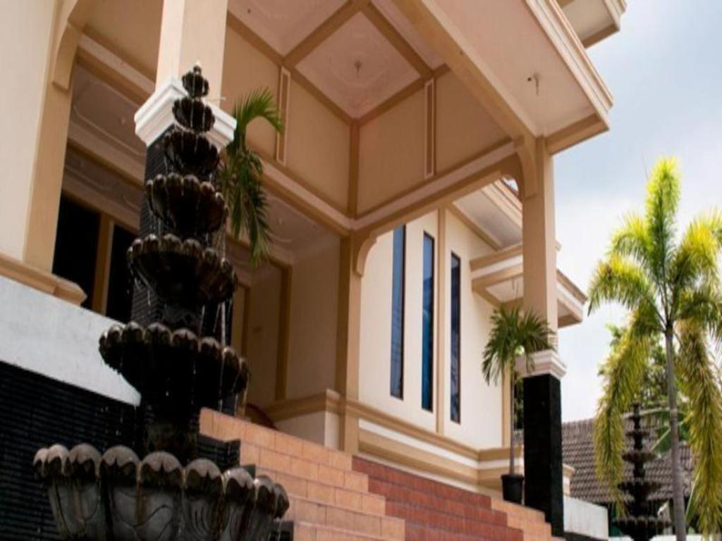 King Hotel Wates  Ngoại thất bức ảnh